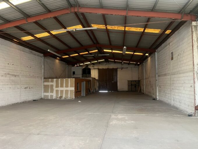 Bodegas en Renta, a pie de avenida Boulevard de la conspiracion